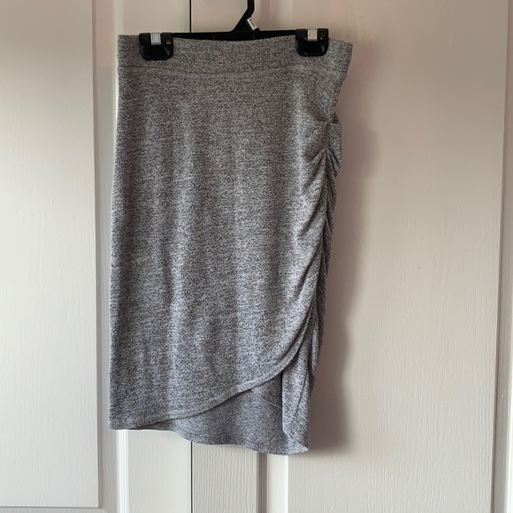 Aritzia Wilfred Free Skirt with Side Ruching - Picture 1 of 4